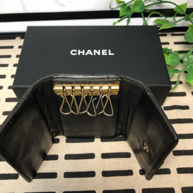 CHANEL(シャネル)のJULI様専用　美品【CHANEL】シャネル　マトラッセ　キーケース　6連 レディースのファッション小物(キーケース)の商品写真