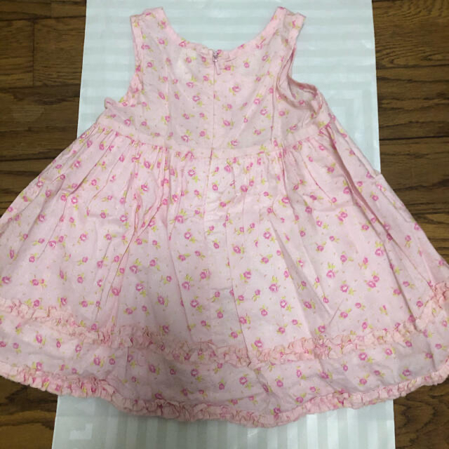 babyGAP(ベビーギャップ)のベビーギャップ　70センチ　花柄ワンピース キッズ/ベビー/マタニティのベビー服(~85cm)(ワンピース)の商品写真