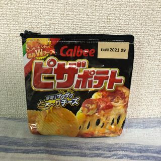 カルビー(カルビー)の65 大人気！　カルビー　ピザポテトポーチ　お菓子ポーチ　新品(ポーチ)