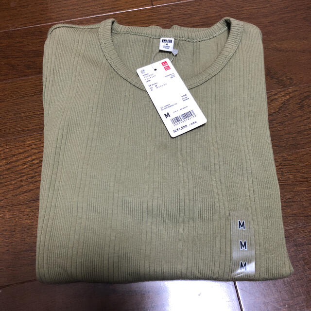 UNIQLO(ユニクロ)の【新品未使用】ユニクロ　Tシャツ レディースのトップス(Tシャツ(半袖/袖なし))の商品写真