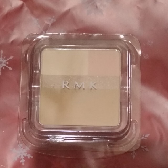 RMK(アールエムケー)のtakeokazu様専用 未使用 RMK プレストパウダー N 04 おしろい コスメ/美容のベースメイク/化粧品(フェイスパウダー)の商品写真