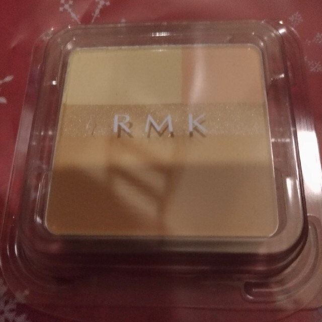 RMK(アールエムケー)のtakeokazu様専用 未使用 RMK プレストパウダー N 04 おしろい コスメ/美容のベースメイク/化粧品(フェイスパウダー)の商品写真