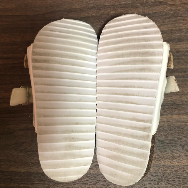 ORiental TRaffic(オリエンタルトラフィック)のオリエンタルトラフィック 白 キッズサンダル 19センチ キッズ/ベビー/マタニティのキッズ靴/シューズ(15cm~)(サンダル)の商品写真