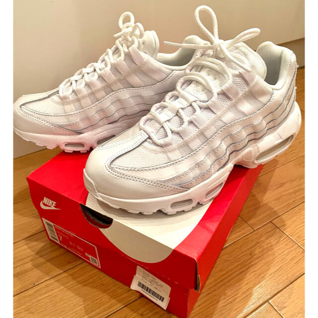 NIKE(ナイキ)のnike air max 95 wmns ナイキ　エアマックス 95 ウィメンズ レディースの靴/シューズ(スニーカー)の商品写真