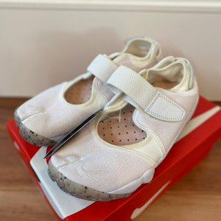 ナイキ(NIKE)のNIKE ナイキ　エアリフト　ナチュラル　25(スニーカー)