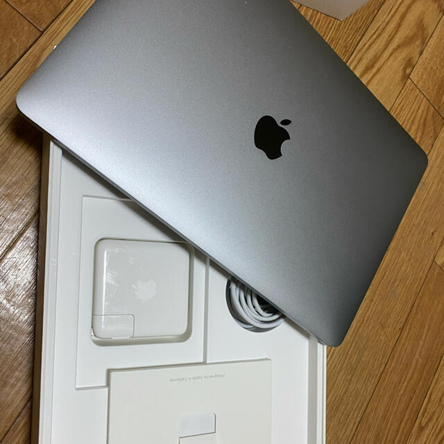 Apple(アップル)のapple care+ あり、macbook pro 13.3 USキーボード スマホ/家電/カメラのPC/タブレット(ノートPC)の商品写真