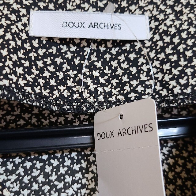 Doux archives(ドゥアルシーヴ)の【Doux archives・ドゥアルシーヴ】小花柄Vネックロング羽織ワンピース レディースのワンピース(ロングワンピース/マキシワンピース)の商品写真