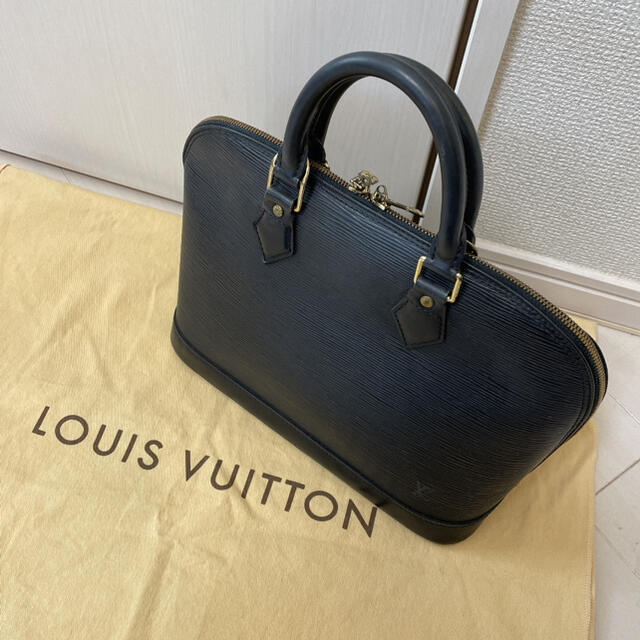 LOUIS VUITTON(ルイヴィトン)の★定番★正規品　ルイヴィトン エピ アルマ 黒 レディースのバッグ(ハンドバッグ)の商品写真