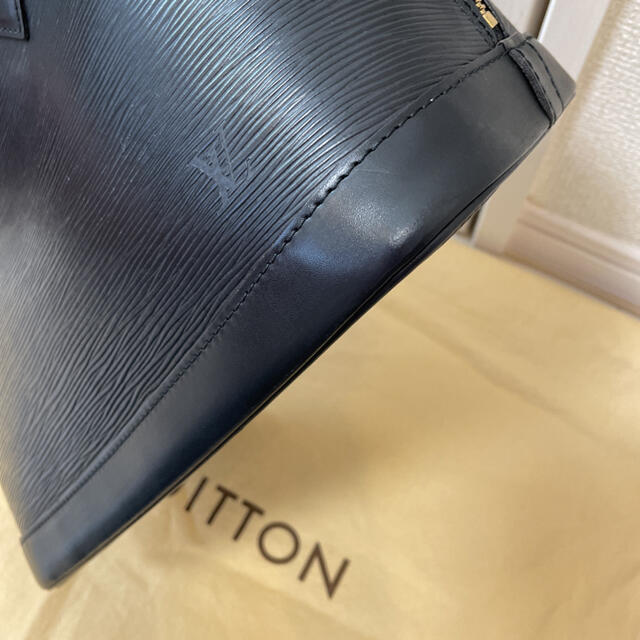 LOUIS VUITTON(ルイヴィトン)の★定番★正規品　ルイヴィトン エピ アルマ 黒 レディースのバッグ(ハンドバッグ)の商品写真