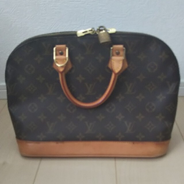 LOUIS VUITTON バック