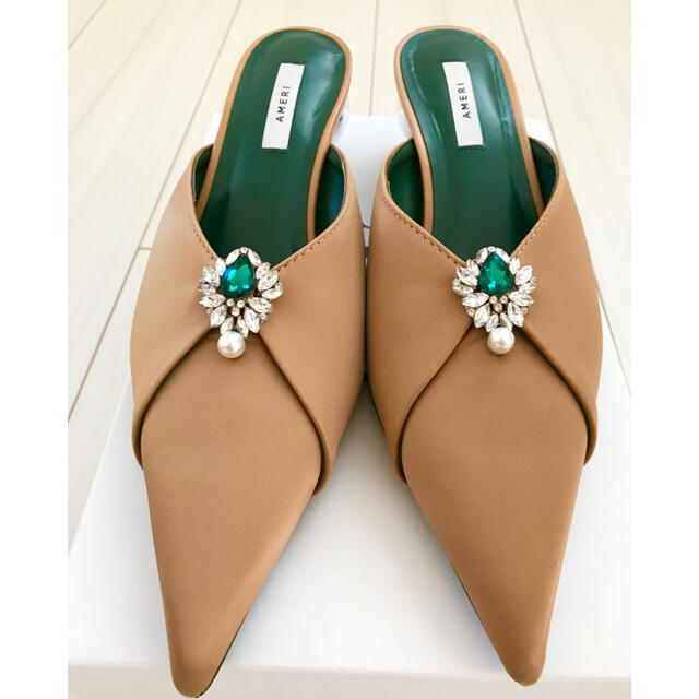 Ameri VINTAGE(アメリヴィンテージ)のAmeri VINTAGE 2WAY POINTED TOE MULE キャメル レディースの靴/シューズ(ミュール)の商品写真