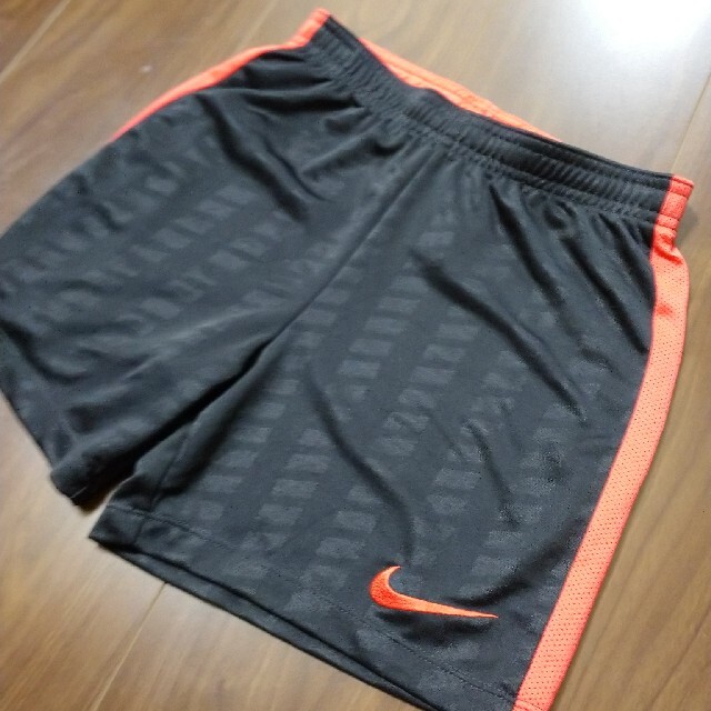 NIKE(ナイキ)のNIKE 上下セット　バラ売り可　140cm　半袖　シャツ　ズボン キッズ/ベビー/マタニティのキッズ服男の子用(90cm~)(Tシャツ/カットソー)の商品写真