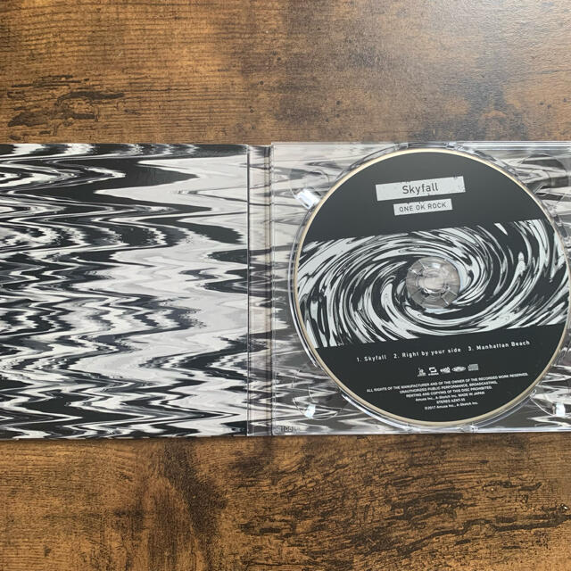 ONE OK ROCK(ワンオクロック)のONE OK ROCK Skyfall 会場限定CD エンタメ/ホビーのCD(ポップス/ロック(邦楽))の商品写真