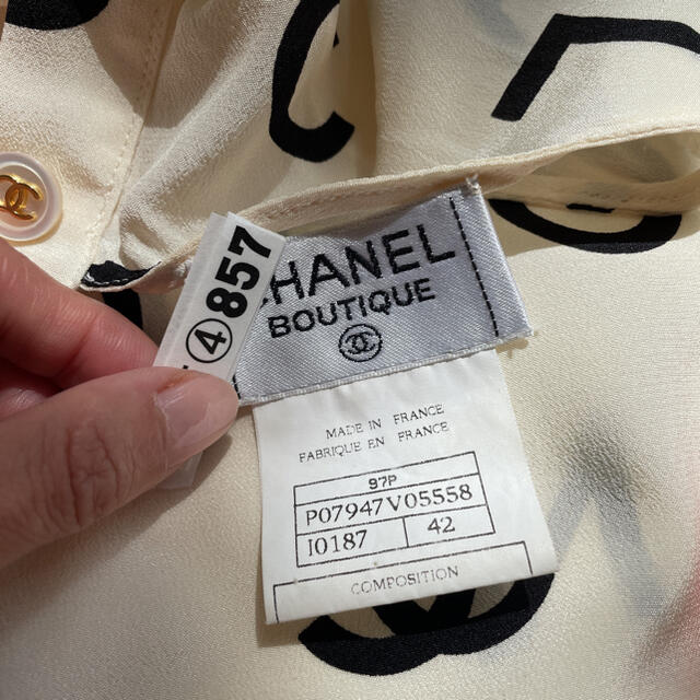 CHANEL(シャネル)のCHANEL 総シルク COCO ブラウス レディースのトップス(シャツ/ブラウス(半袖/袖なし))の商品写真