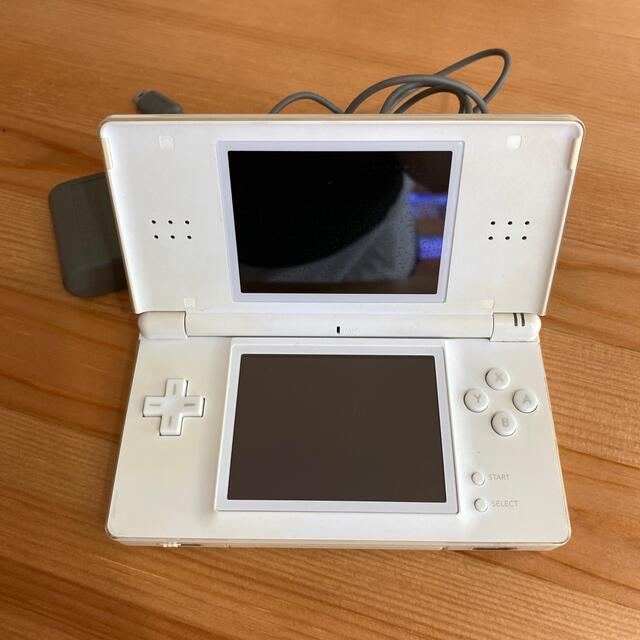 ニンテンドーDS(ニンテンドーDS)のまとめ売り　NINTENDO DS lite + カセット6つセット エンタメ/ホビーのゲームソフト/ゲーム機本体(携帯用ゲーム機本体)の商品写真