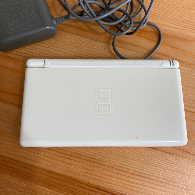 ニンテンドーDS(ニンテンドーDS)のまとめ売り　NINTENDO DS lite + カセット6つセット エンタメ/ホビーのゲームソフト/ゲーム機本体(携帯用ゲーム機本体)の商品写真