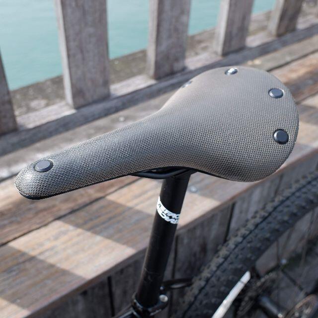 Brooks(ブルックス)のBROOKS CAMBIUM ALL WEATHER C17 マッドグリーン色 スポーツ/アウトドアの自転車(パーツ)の商品写真