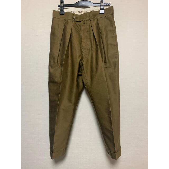 COMOLI(コモリ)のNEAT ニート パンツ KHAKI カーキ ギザモールスキン テーパード メンズのパンツ(スラックス)の商品写真