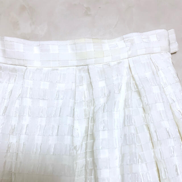 UNITED ARROWS(ユナイテッドアローズ)のユナイテッドアローズ ホワイト フレア スカート レディースのスカート(ひざ丈スカート)の商品写真
