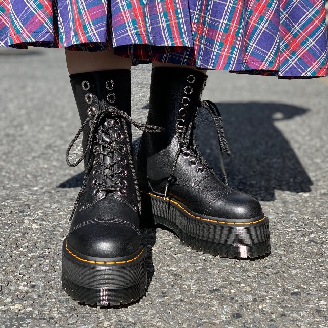 Dr.Martens(ドクターマーチン)のDr. Martines SINCLAIR HI MAX レディースの靴/シューズ(ブーツ)の商品写真