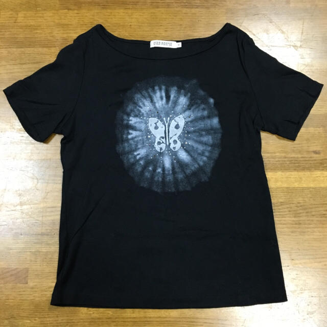 ウナ パルテ  黒  半袖  Tシャツ  カットソー  蝶 レディースのトップス(Tシャツ(半袖/袖なし))の商品写真