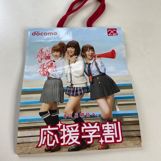 NTTdocomo(エヌティティドコモ)のakb48×ドコモ　紙袋&シール　2セット エンタメ/ホビーのタレントグッズ(アイドルグッズ)の商品写真