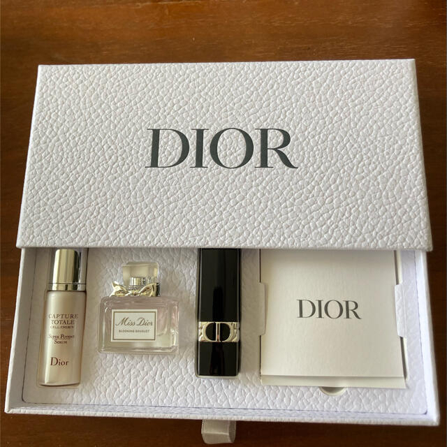 Dior(ディオール)のDior ノベルティ　バースデーギフト コスメ/美容のキット/セット(コフレ/メイクアップセット)の商品写真