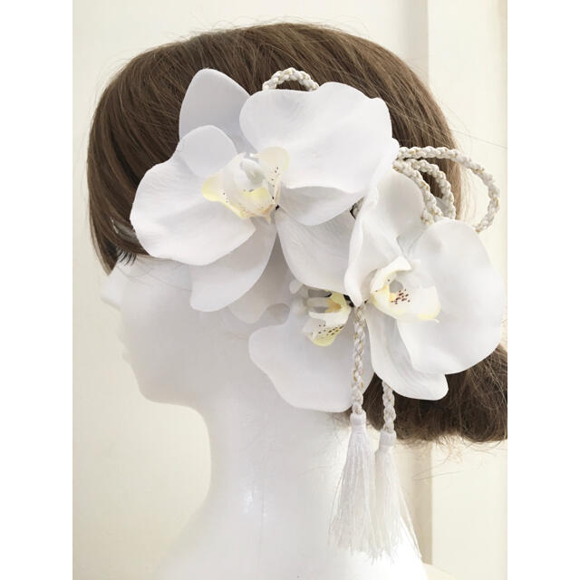 大きな胡蝶蘭3輪とタッセルの髪飾り⭐︎結婚式⭐︎和装 ハンドメイドのウェディング(ヘッドドレス/ドレス)の商品写真