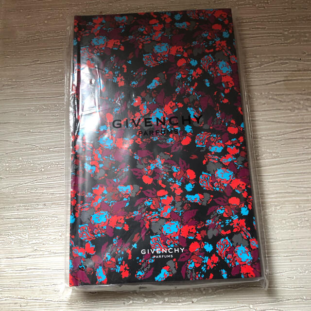 GIVENCHY(ジバンシィ)の☆GIVENCHY ノート☆ インテリア/住まい/日用品の文房具(ノート/メモ帳/ふせん)の商品写真