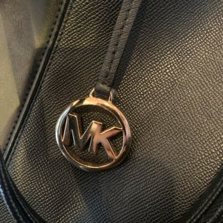 マイケルコース(Michael Kors)のMK チャーム　ブラック　ストラップ　マイケルコース(キーホルダー)