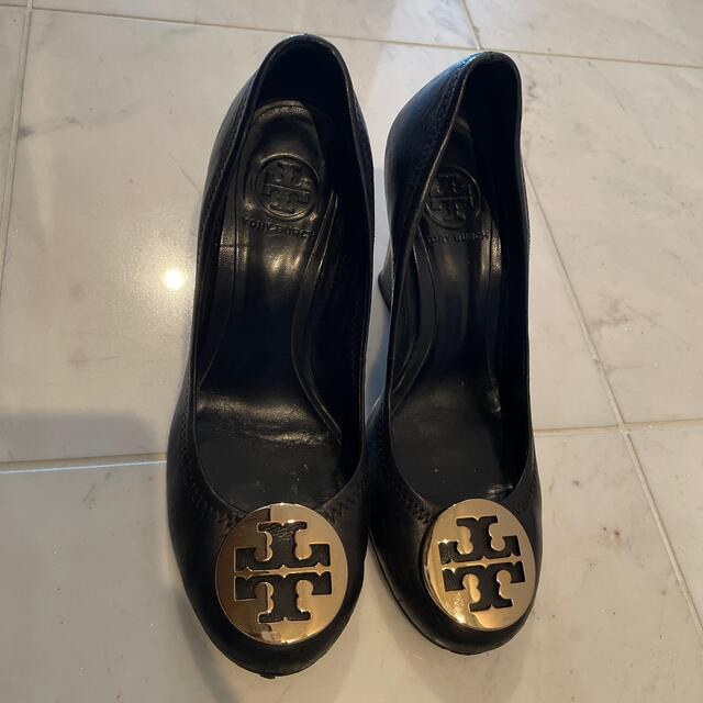 Tory Burch(トリーバーチ)のトリーバーチ　ブラック　ハイヒール　パンプス　ウェッジソール　 レディースの靴/シューズ(ハイヒール/パンプス)の商品写真