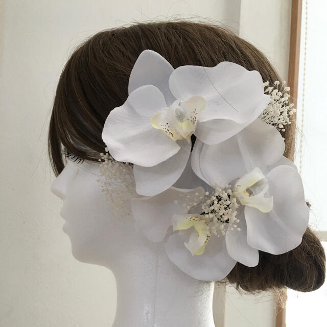 大きな胡蝶蘭とかすみ草の髪飾り⭐︎結婚式⭐︎和装 ハンドメイドのウェディング(ヘッドドレス/ドレス)の商品写真