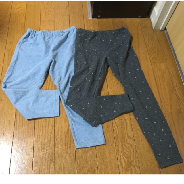 UNIQLO(ユニクロ)のユニクロ キッズレギンス 140サイズ2組まとめ キッズ/ベビー/マタニティのキッズ服女の子用(90cm~)(パンツ/スパッツ)の商品写真