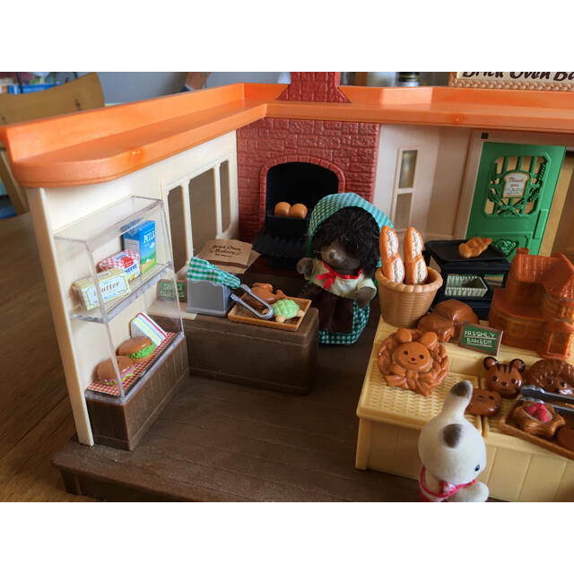 EPOCH(エポック)のシルバニアファミリー　森のパン屋さん　美品 キッズ/ベビー/マタニティのおもちゃ(ぬいぐるみ/人形)の商品写真