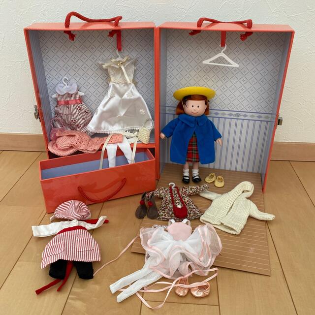 familiar(ファミリア)のマドレーヌ　着せ替え人形セット キッズ/ベビー/マタニティのおもちゃ(ぬいぐるみ/人形)の商品写真