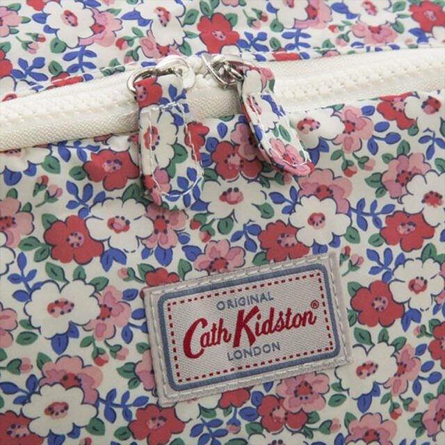 Cath Kidston(キャスキッドソン)の新品未使用　キャスキッドソン　折りたたみ　リュック　花柄 レディースのバッグ(リュック/バックパック)の商品写真