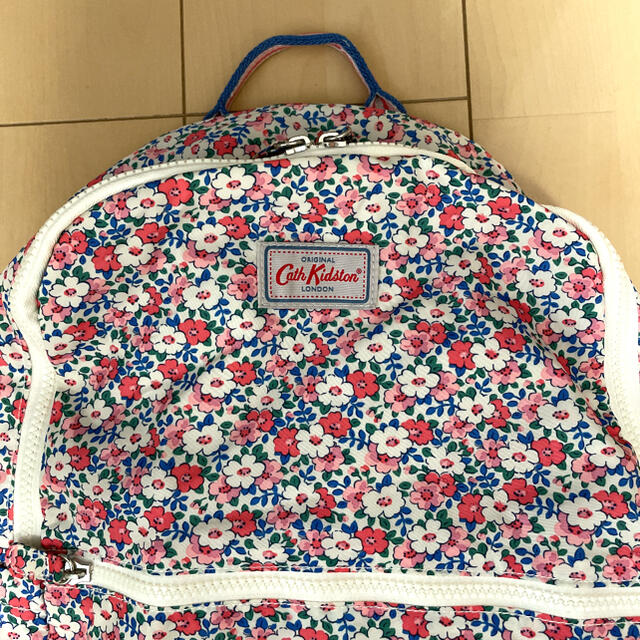 Cath Kidston(キャスキッドソン)の新品未使用　キャスキッドソン　折りたたみ　リュック　花柄 レディースのバッグ(リュック/バックパック)の商品写真