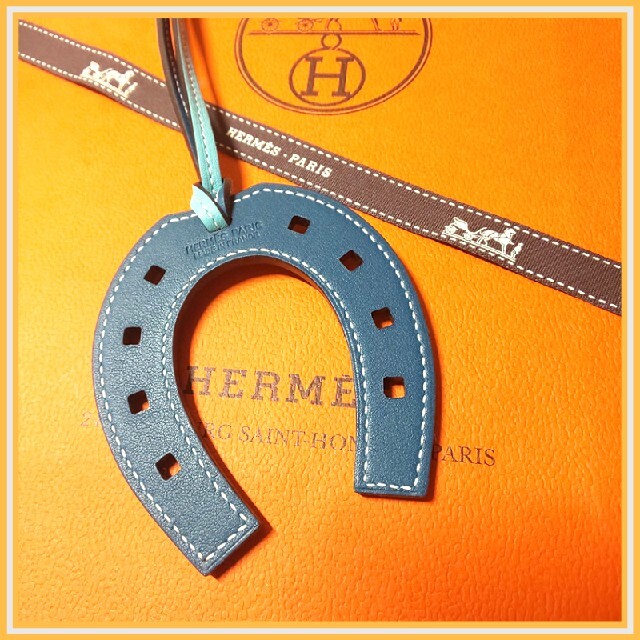 HERMES エルメス チャーム パドックシュバル 馬蹄 ホースシュー(青) | フリマアプリ ラクマ