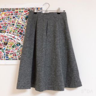 ユニクロ(UNIQLO)のユニクロ　フレアスカート　グレー(ひざ丈スカート)