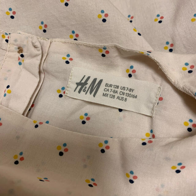 H&M(エイチアンドエム)のH&M フリル付きシャツ　128 キッズ/ベビー/マタニティのキッズ服女の子用(90cm~)(ブラウス)の商品写真