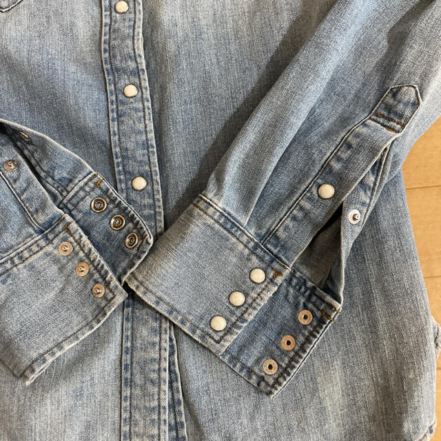 Levi's(リーバイス)のリーバイス♡デニムシャツ♡美品 レディースのトップス(シャツ/ブラウス(長袖/七分))の商品写真