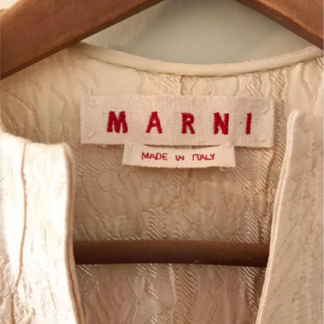Marni(マルニ)のmarniマルニ立体デザインスキッパーブラウスジャガードトップスオフホワイト レディースのトップス(シャツ/ブラウス(半袖/袖なし))の商品写真