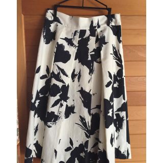 ザラ(ZARA)のZARA 花柄スカート(ひざ丈スカート)