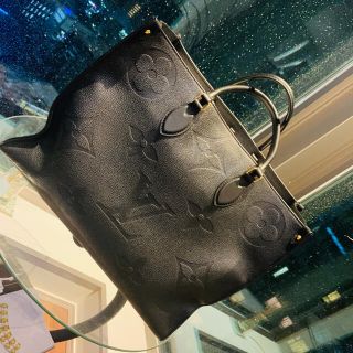 ルイヴィトン(LOUIS VUITTON)のVUITTON オンザゴー　ブラック　バック(トートバッグ)