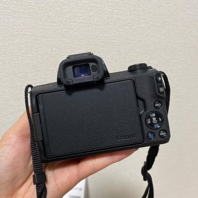 Canon(キヤノン)のCanon EOS kiss M Wズームキット スマホ/家電/カメラのカメラ(ミラーレス一眼)の商品写真