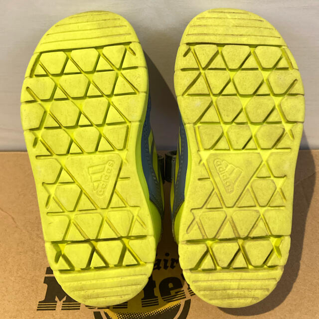 adidas(アディダス)のadidas 15cm  キッズ/ベビー/マタニティのキッズ靴/シューズ(15cm~)(スニーカー)の商品写真