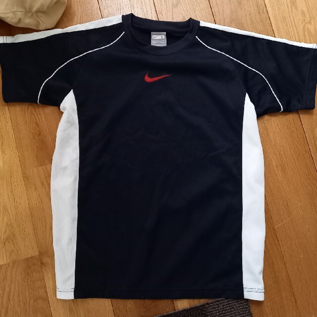 NIKE(ナイキ)のNIKE　スポーツtシャツ　150センチ キッズ/ベビー/マタニティのキッズ服男の子用(90cm~)(Tシャツ/カットソー)の商品写真