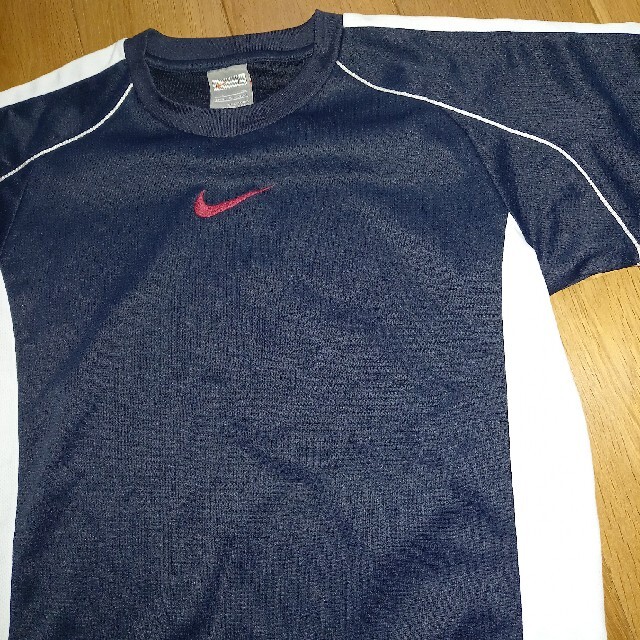 NIKE(ナイキ)のNIKE　スポーツtシャツ　150センチ キッズ/ベビー/マタニティのキッズ服男の子用(90cm~)(Tシャツ/カットソー)の商品写真