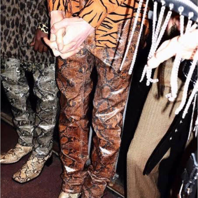 JOHN LAWRENCE SULLIVAN(ジョンローレンスサリバン)のJOHN LAWRENCE SULLIVAN 19aw Python pants メンズのパンツ(デニム/ジーンズ)の商品写真