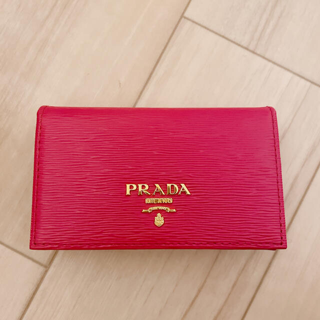 PRADA(プラダ)の【美品】プラダ　名刺入れ　定期入れ　カードケース レディースのファッション小物(名刺入れ/定期入れ)の商品写真